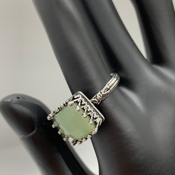 Costume Jewelry Peridot Colored Square Crown Ring - Picture 6 of 7
